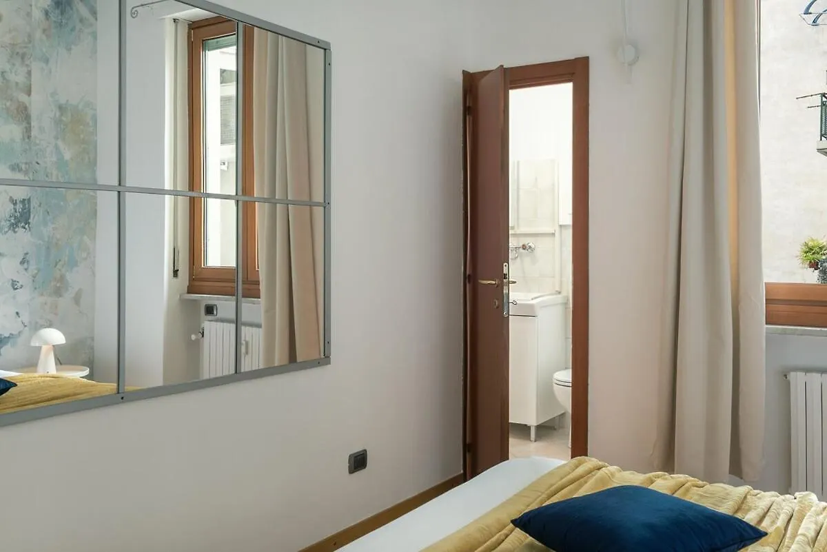 Exclusive Design Apartment - Duomo - Free Parking Milano