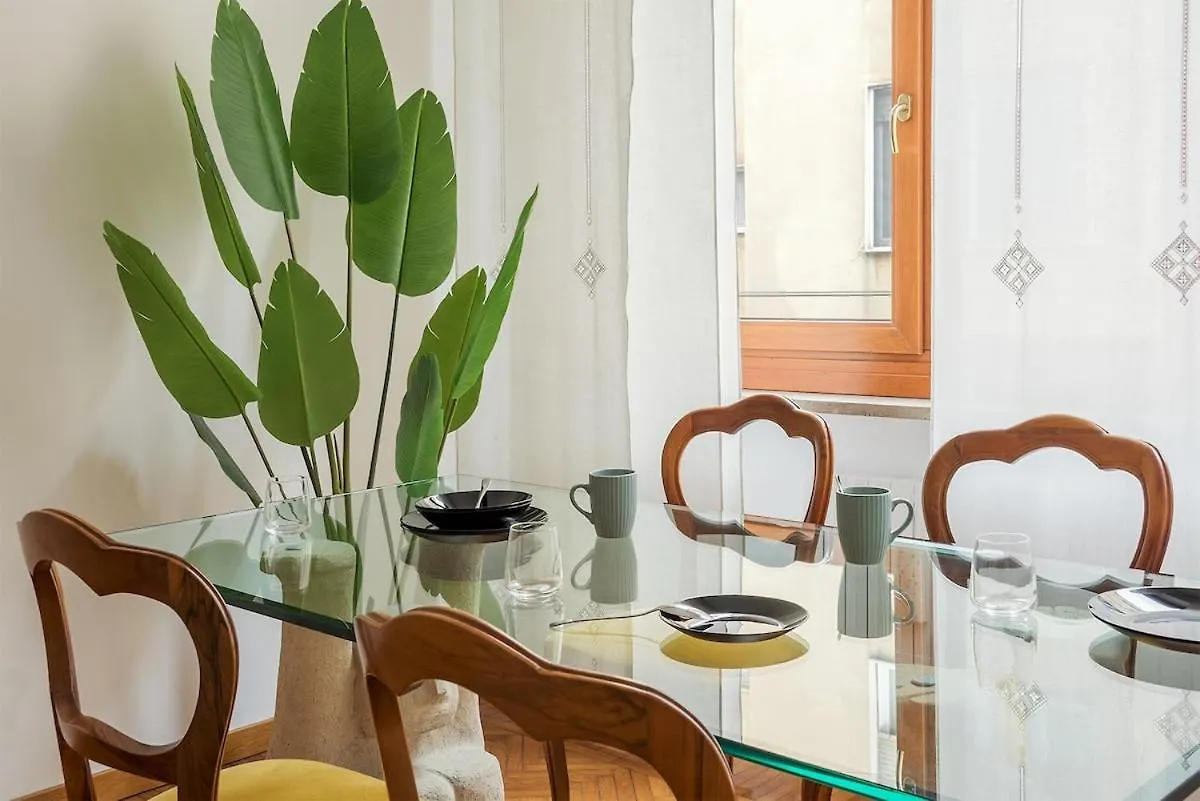 Exclusive Design Apartment - Duomo - Free Parking Milano