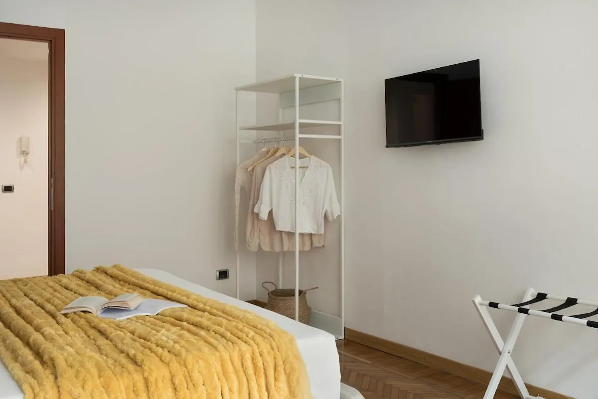 Exclusive Design Apartment - Duomo - Free Parking Milano