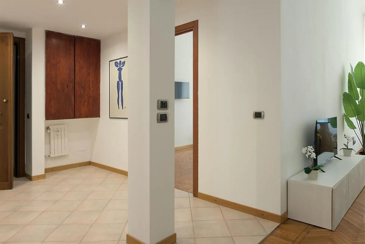 Exclusive Design Apartment - Duomo - Free Parking Milano