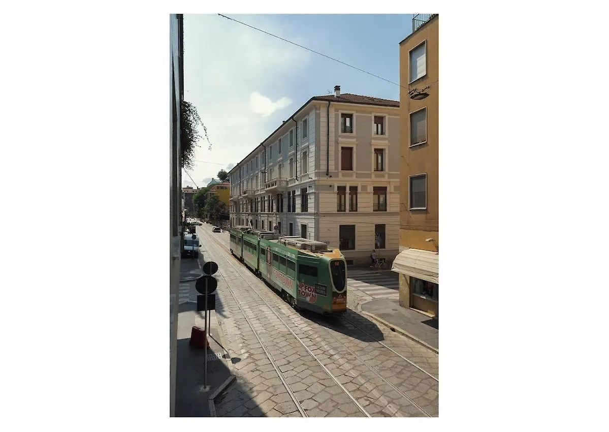 Exclusive Design Apartment - Duomo - Free Parking Milão